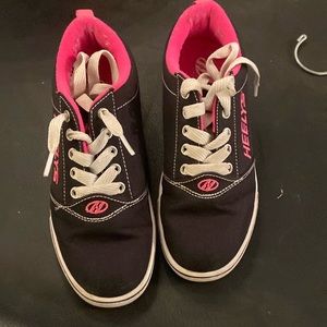 Girls heelys like new